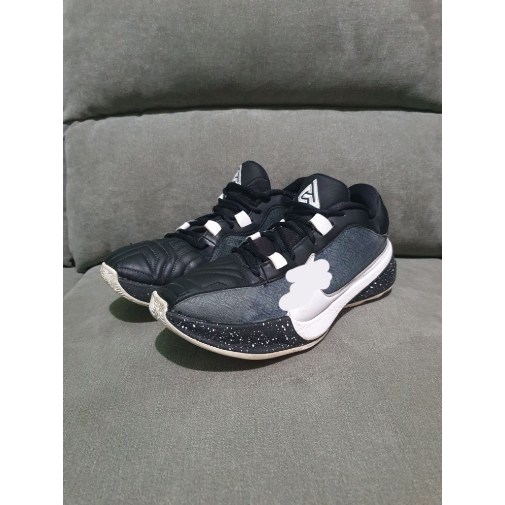 Sepatu Basket Second (Size 44.5)