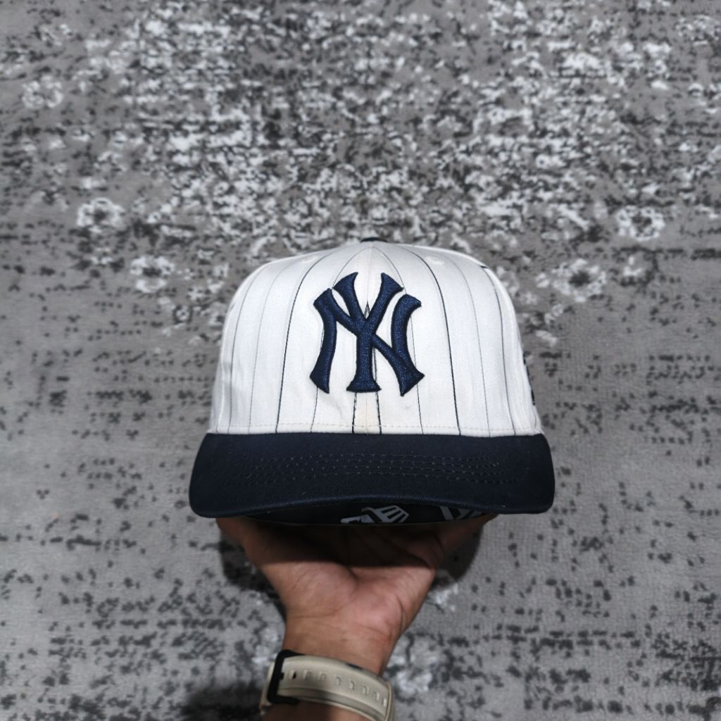 Topi MLB NY Yankess Liris Visor Pendek
