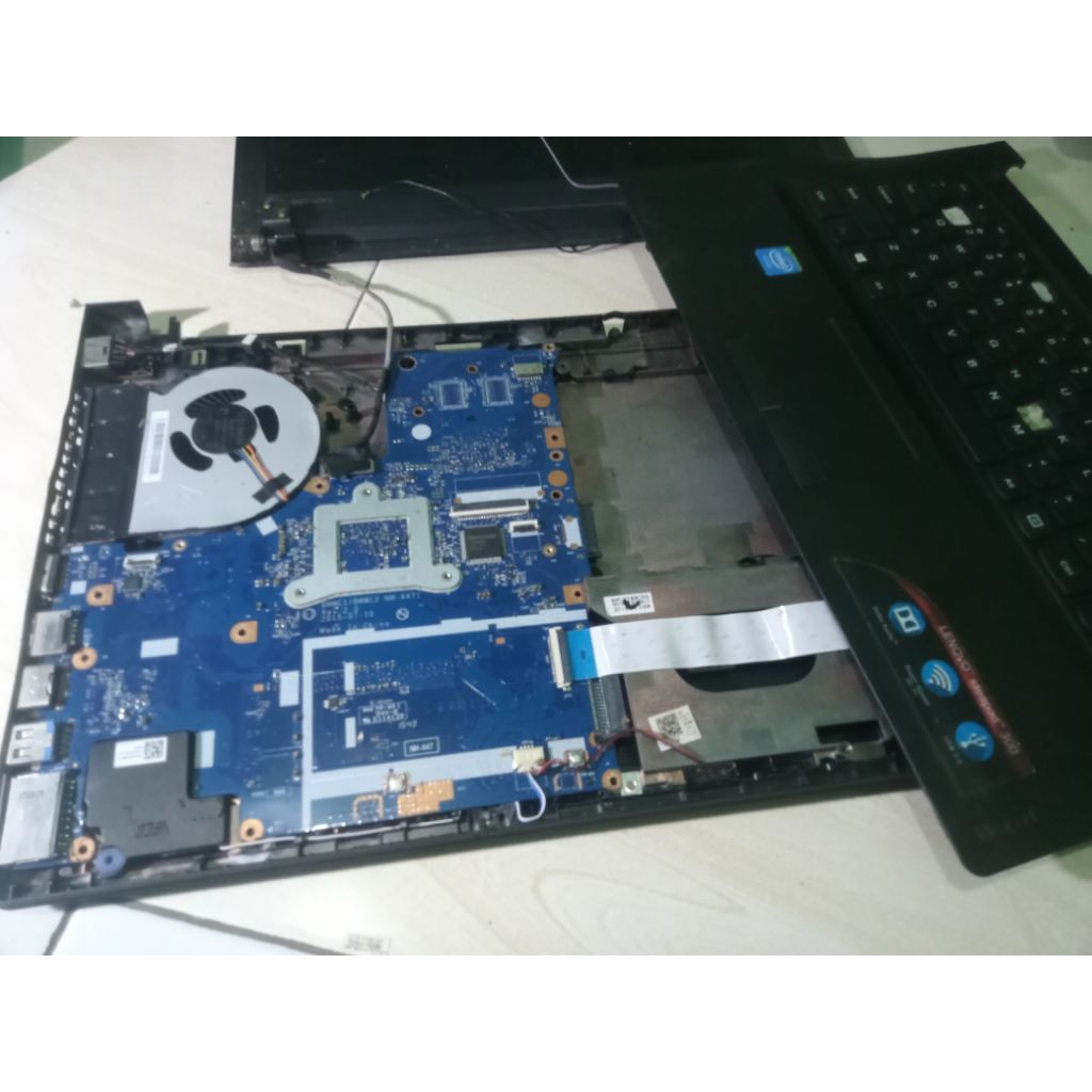 laptop Lenovo Ideapad 300 matot