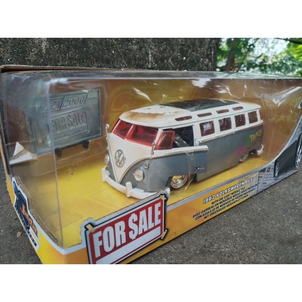jada 1/24 1962 Volkswagen bus 20Th anniversary