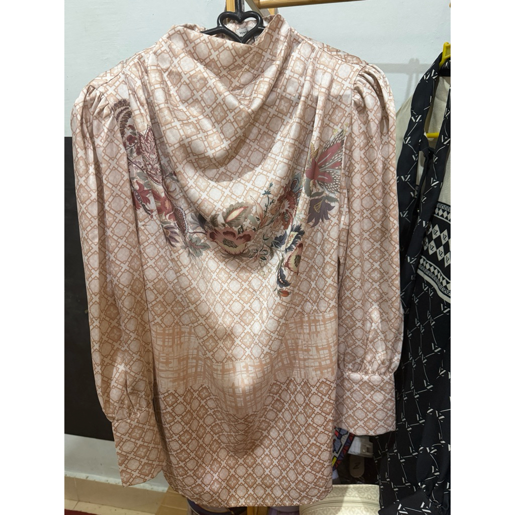 preloved blouse benang jarum  x raisa festive