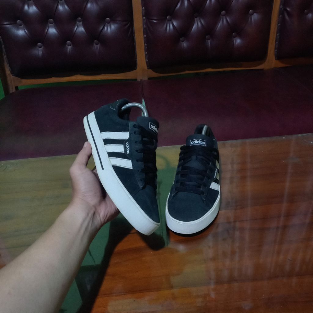 ADIDAS DAILY SKATEBOARDING | SEPATU SKATEBOARD SECOND BRANDED | SNEAKERS KASUAL TERLARIS PRIA WANITA