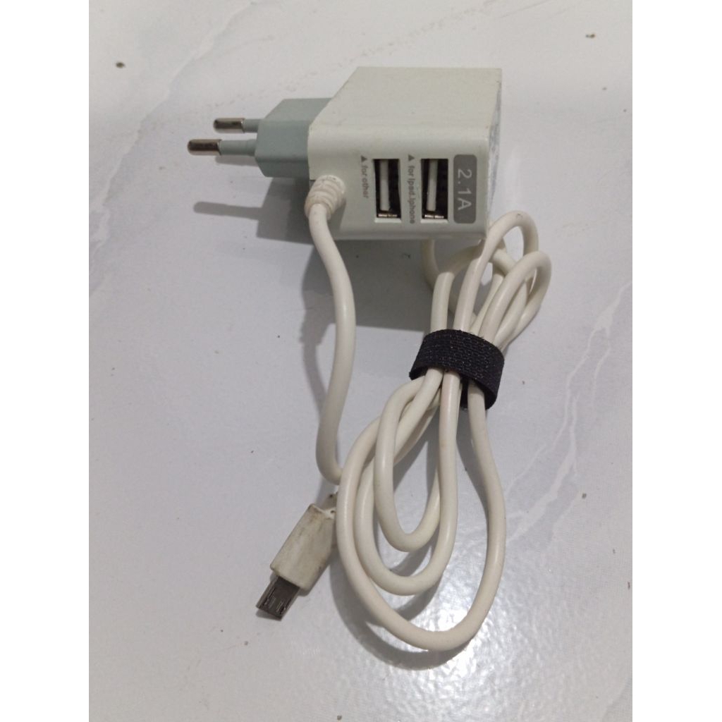 charger/adaptor Multifunsi 5v1.0a/5v2.1a merk samsung