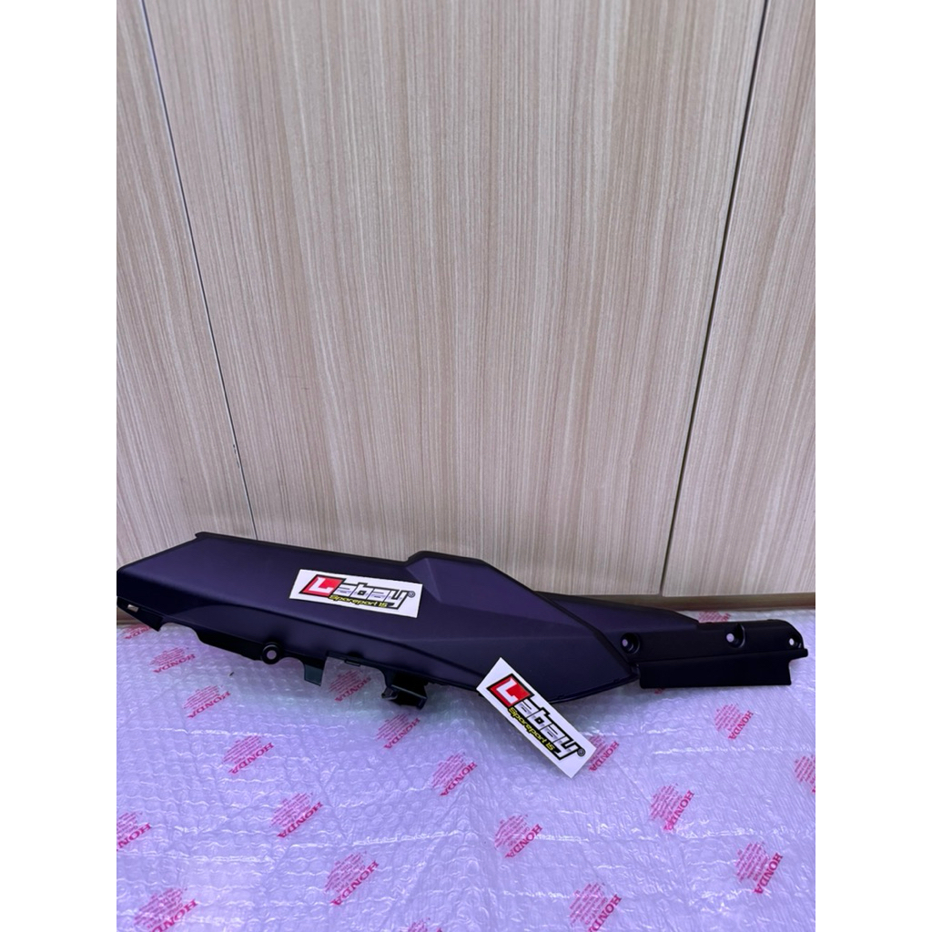 COVER BODY KASAR BELAKANG KIRI ADV 160 AHM 83600-K0W-NA0 83700-K0W-NA0