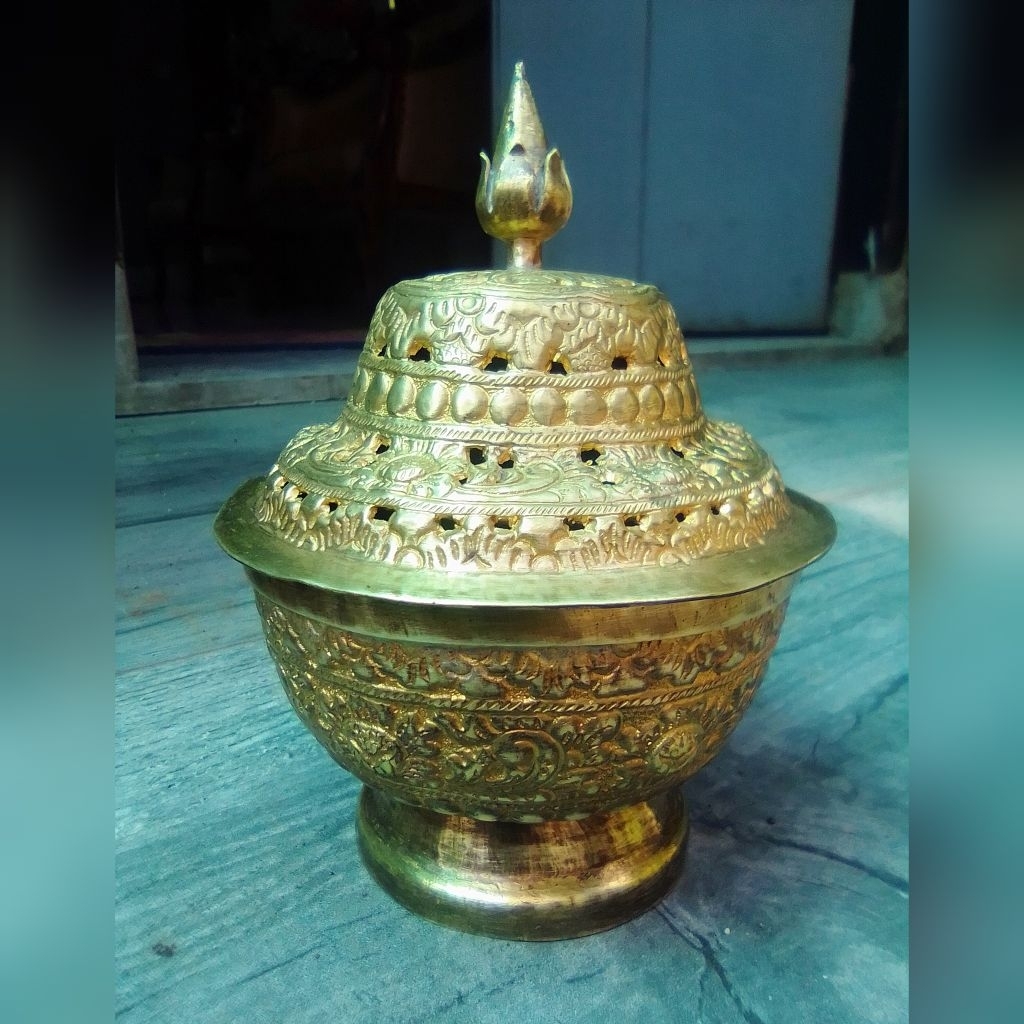 Bokor Tutup Kuningan Tempat Dupa Antik Kuno