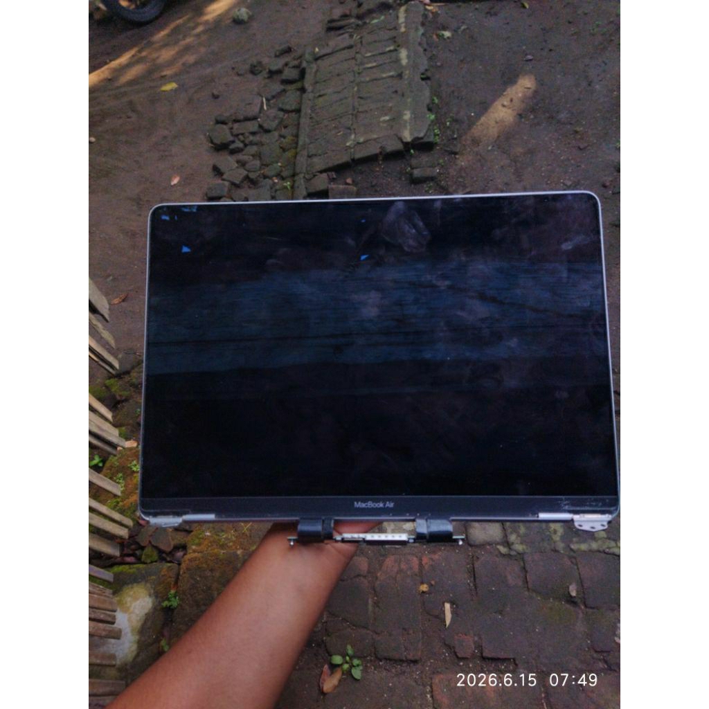 lcd macbook air m1 2020 a2337 rusak pecah