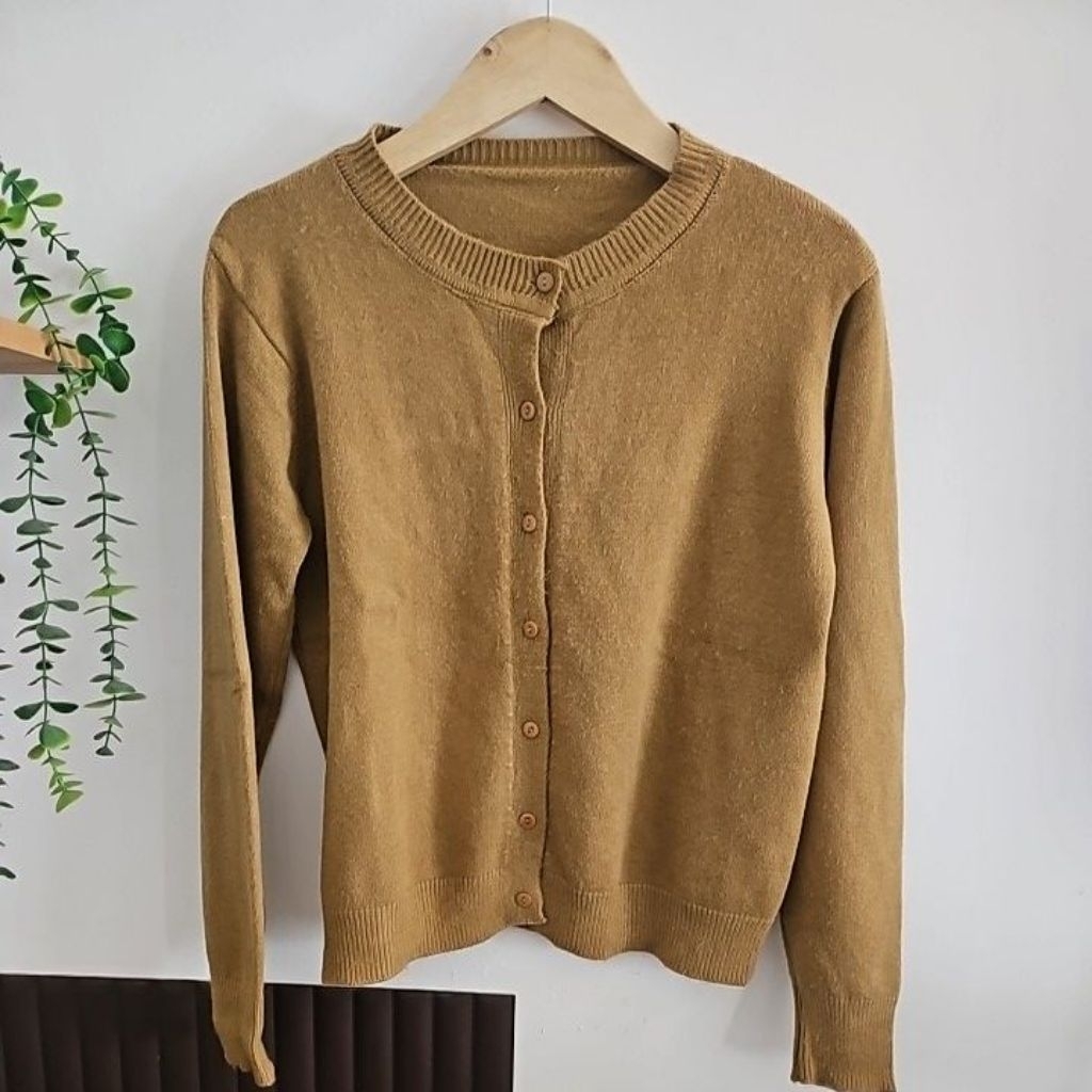 [preloved] rajut warna khaki PNS