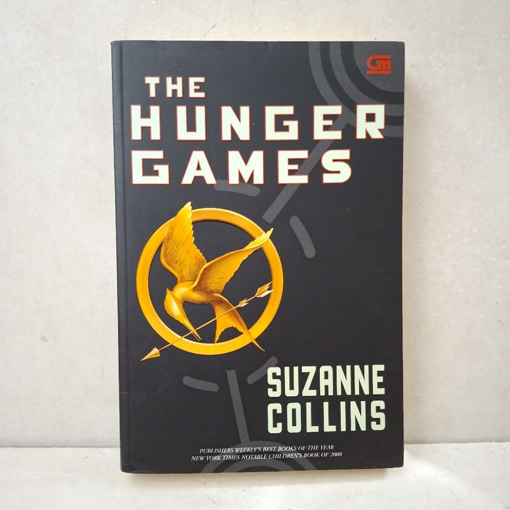 Novel Hunger Games — Suzanne Collins