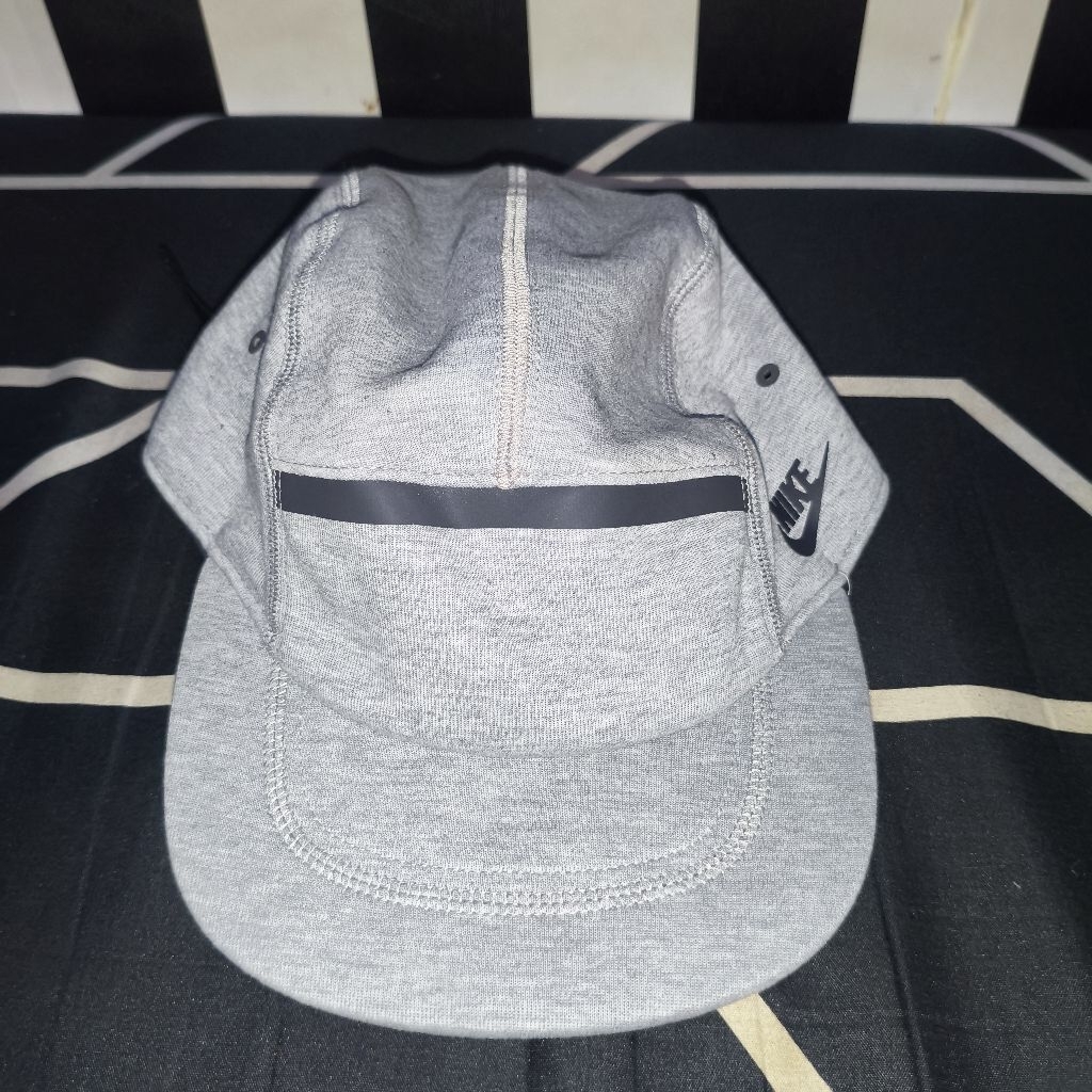 Topi Nike Fly Unstructured Tech Fleece Cap Original