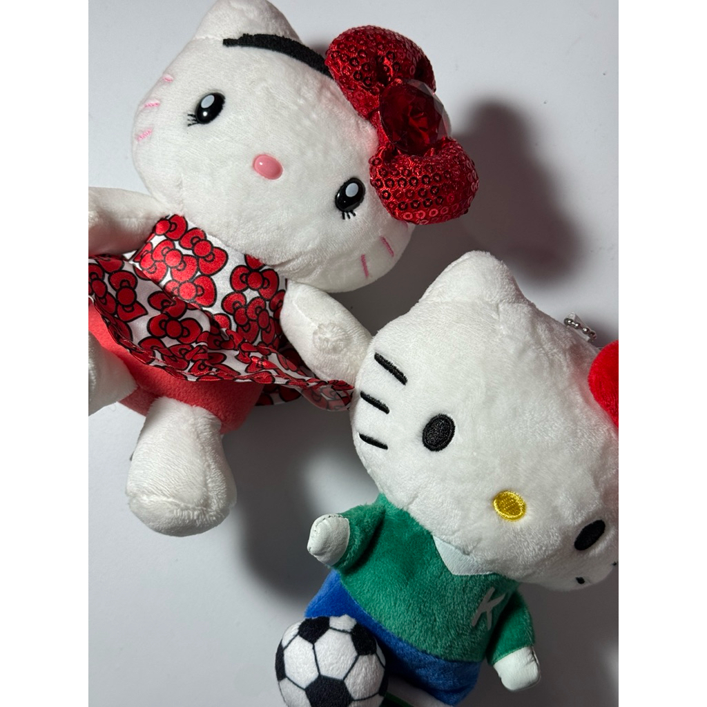preloved keychain hello kitty original universal studio japan