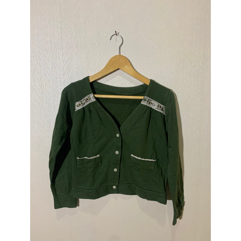 Cardigan Crop Wanita Hijau Lumut Detail Renda Lace Pocket Kancing | Preloved