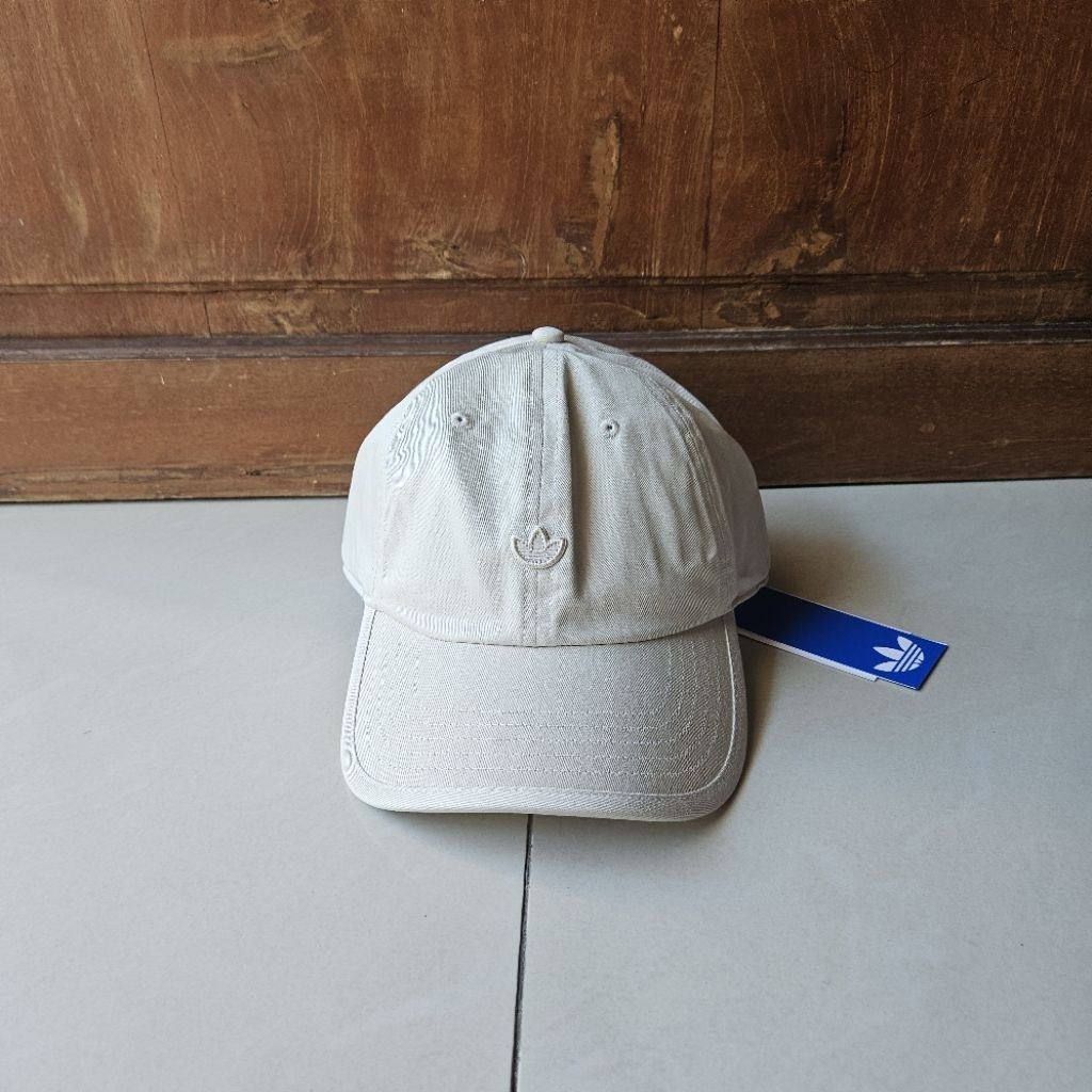 adidas Lifestyle Premium Essentials Dad Cap Unisex Beige/ Topi Adidas Pria Wanita /Topi Adidas Hitam