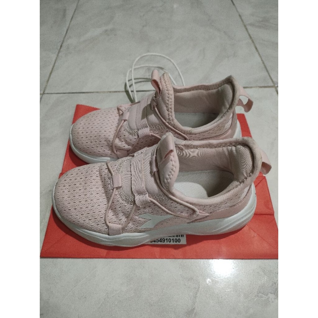 Sepatu Diadora Anak