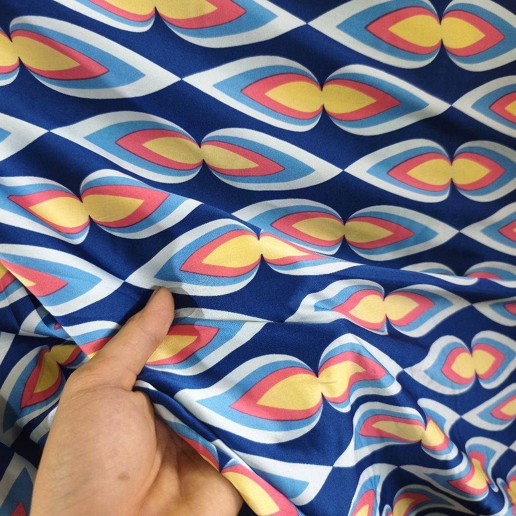 MITAMI Kain Satin Maxmara Meteran Motif Abstrak Retro Geometris