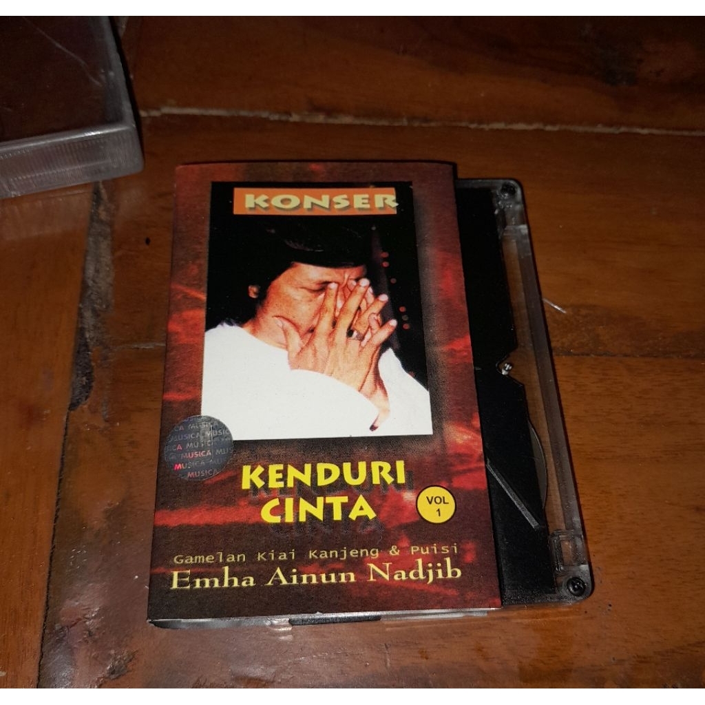 Kaset pita Konser Emha Ainun Najib
