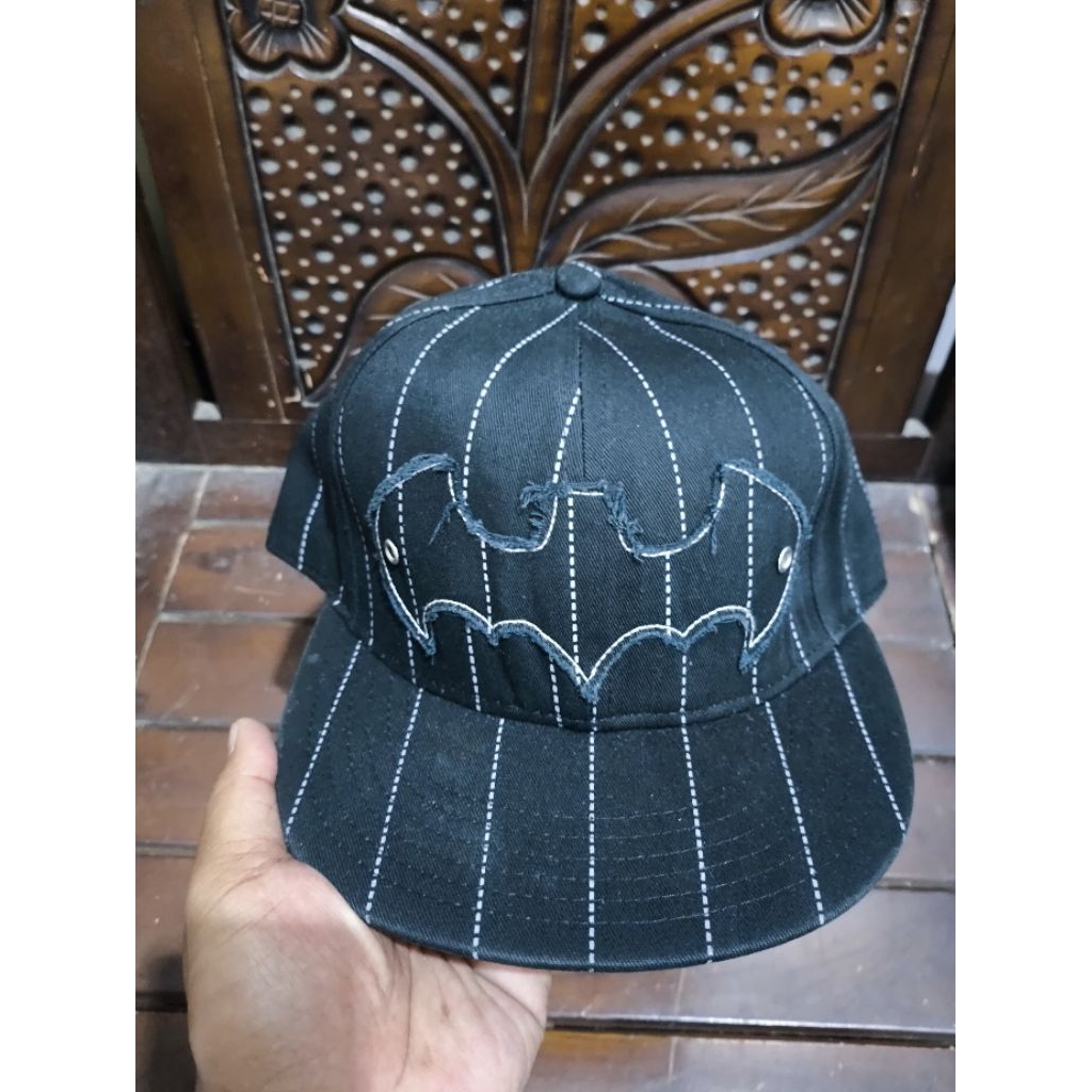 Topi Snapback Official Batman Pinstriped Logo