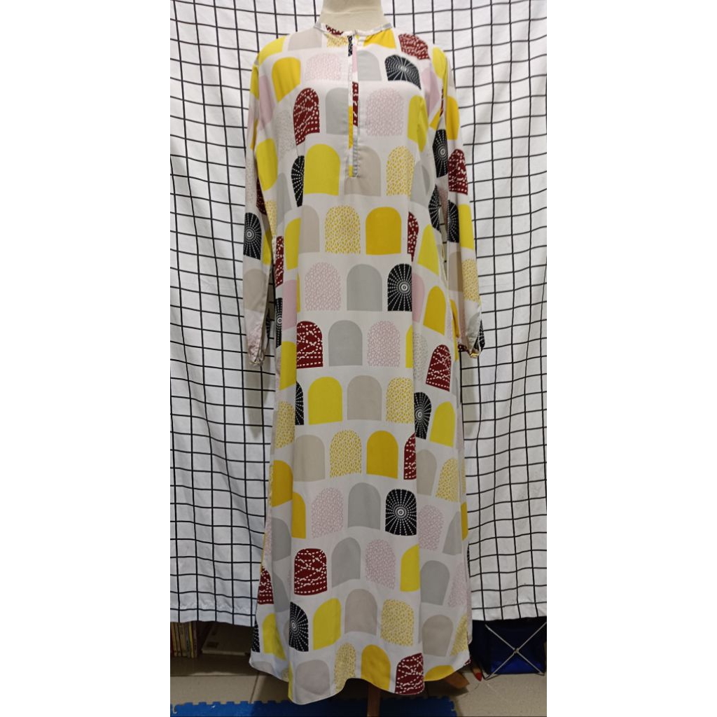 Gamis syar'i bermotif geometri berwarna kuning cerah Merk Agira all size