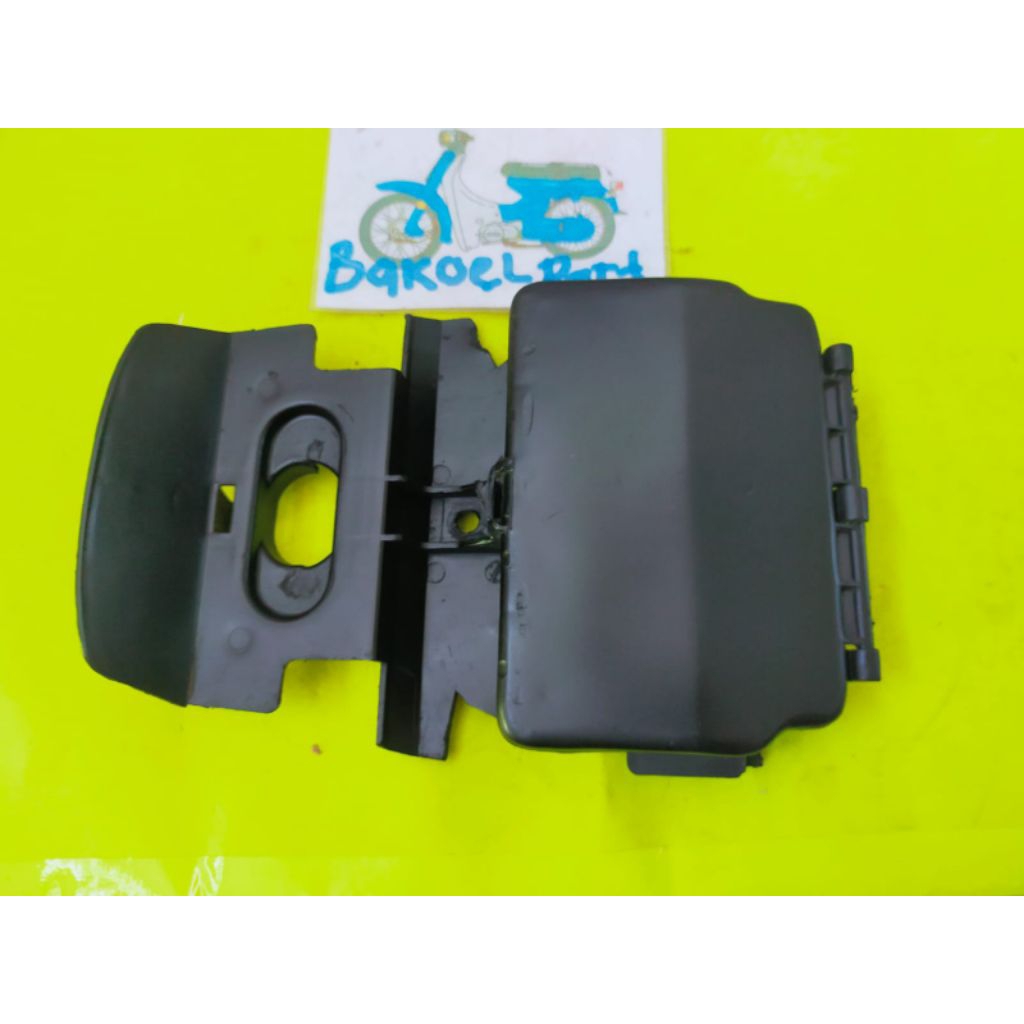 kotak box kunci wadah tempat box toolkit tolkit bagasi bawah sadel honda astrea prima C100 astrea st
