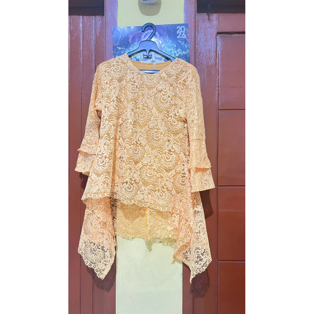 Kebaya Brokat Kuning