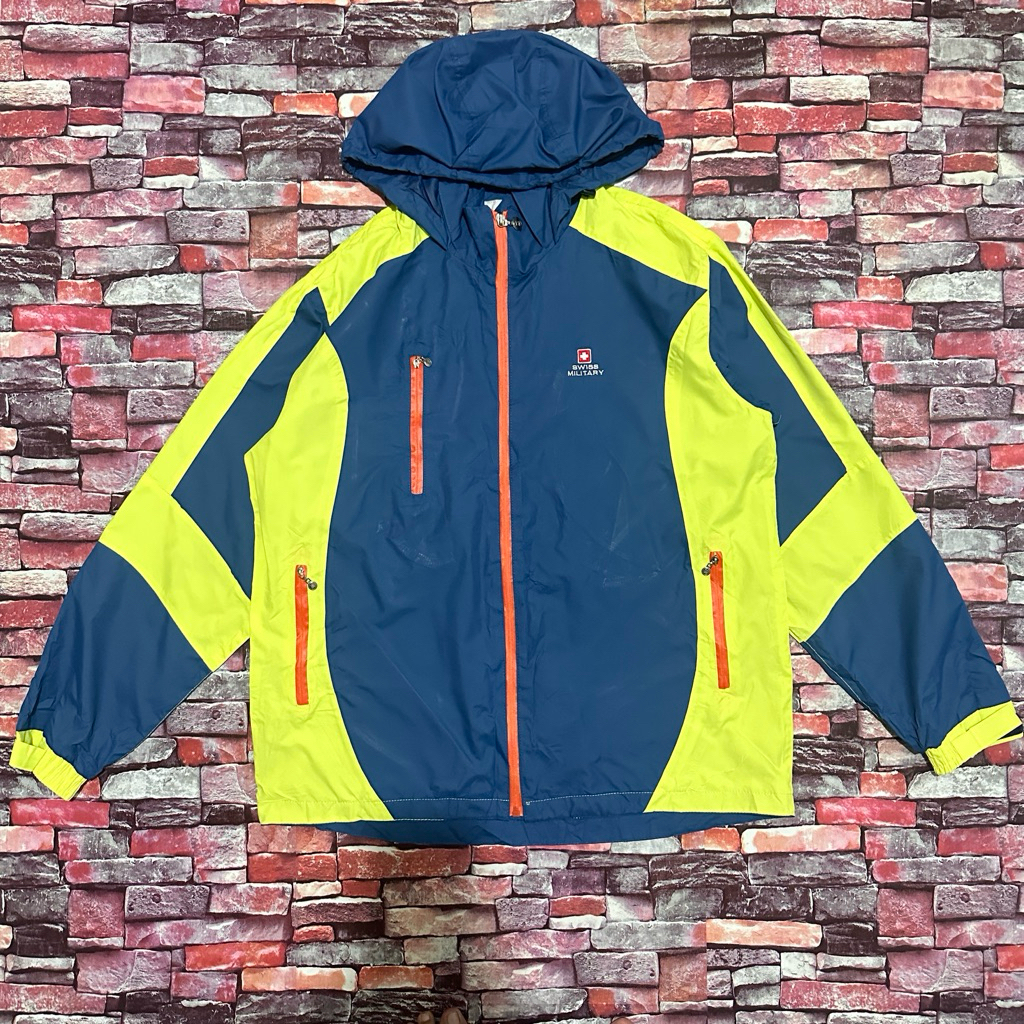 Jaket outdoor Swiss Military ( Size L || lebar dada 60 CM Panjang 72 CM )