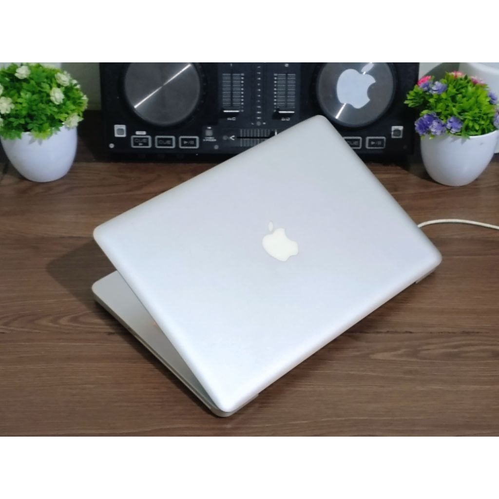 Laptop Macbook Pro 13-inch 2010 Core2Duo Bekas