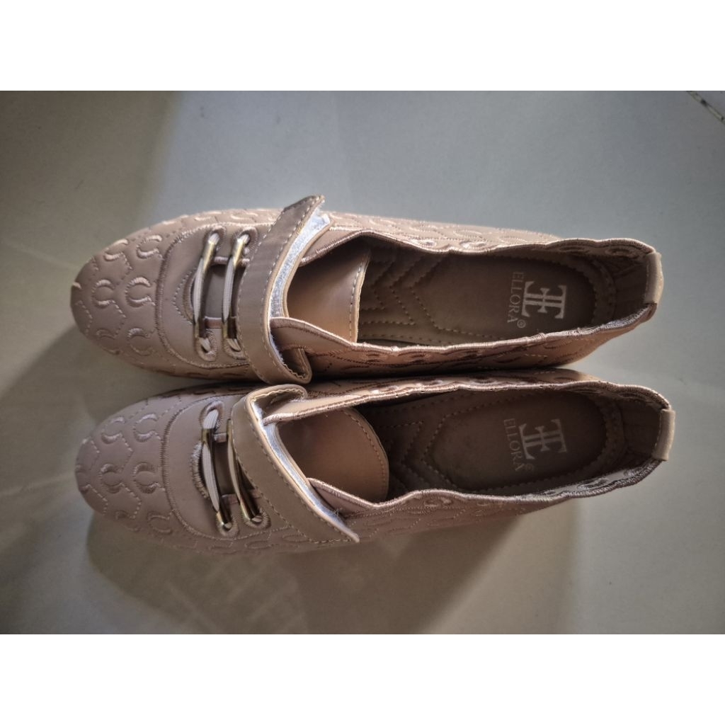 Preloved Sepatu Wedges Wanita Ellora ukuran 38