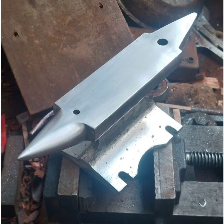 Anvil mini landasan besi dobel horn lebar 4cm panjang 21cm