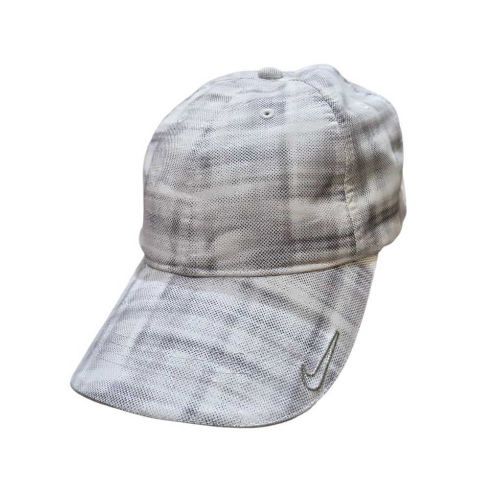 Topi putih abu Nike