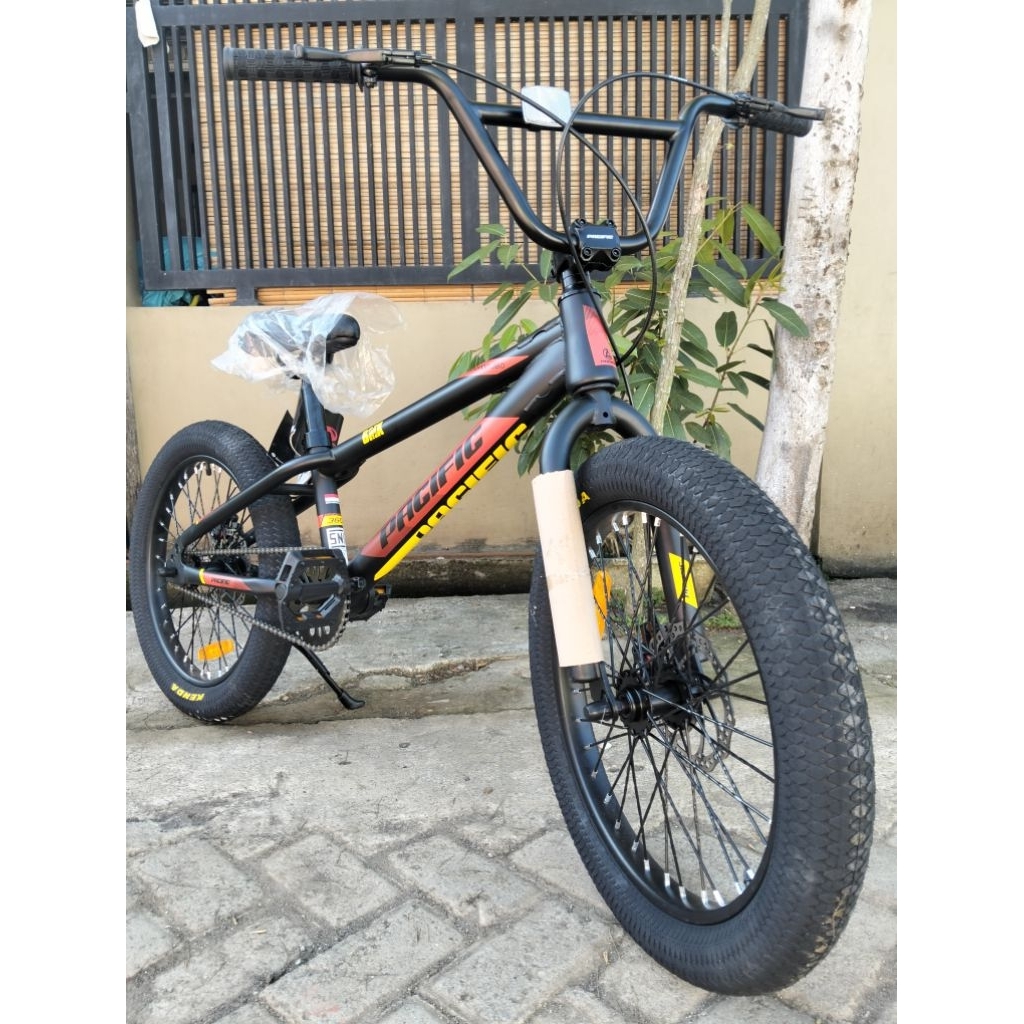 SEPEDA BMX 20 INCHI REM CAKRAM BAN JUMBO 20 X 3.0 MERK PACIFIC HOTSHOT RX 360 UMUR 8 TAHUN HINGGA DE
