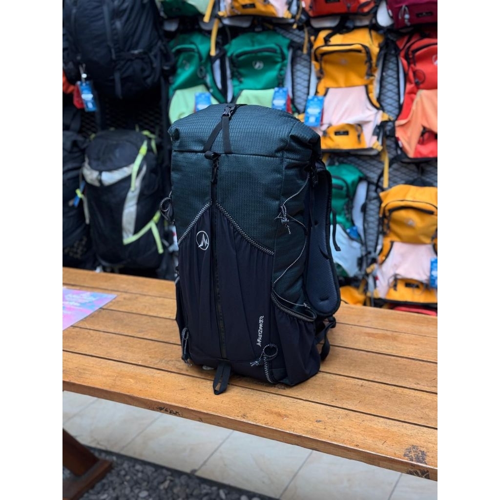 Tas Ultralight Ergonomis Backpack Monte Equipment fastzip 37L monteequipment UL hiking travel bagpac