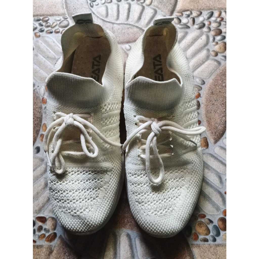 Sepatu wanita sneakers putih merk Feata (Preloved)