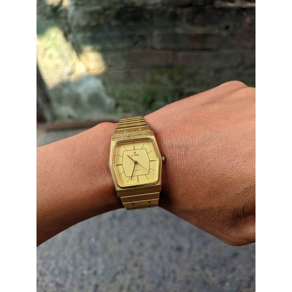 jam CYMA Swiss gold plate tank