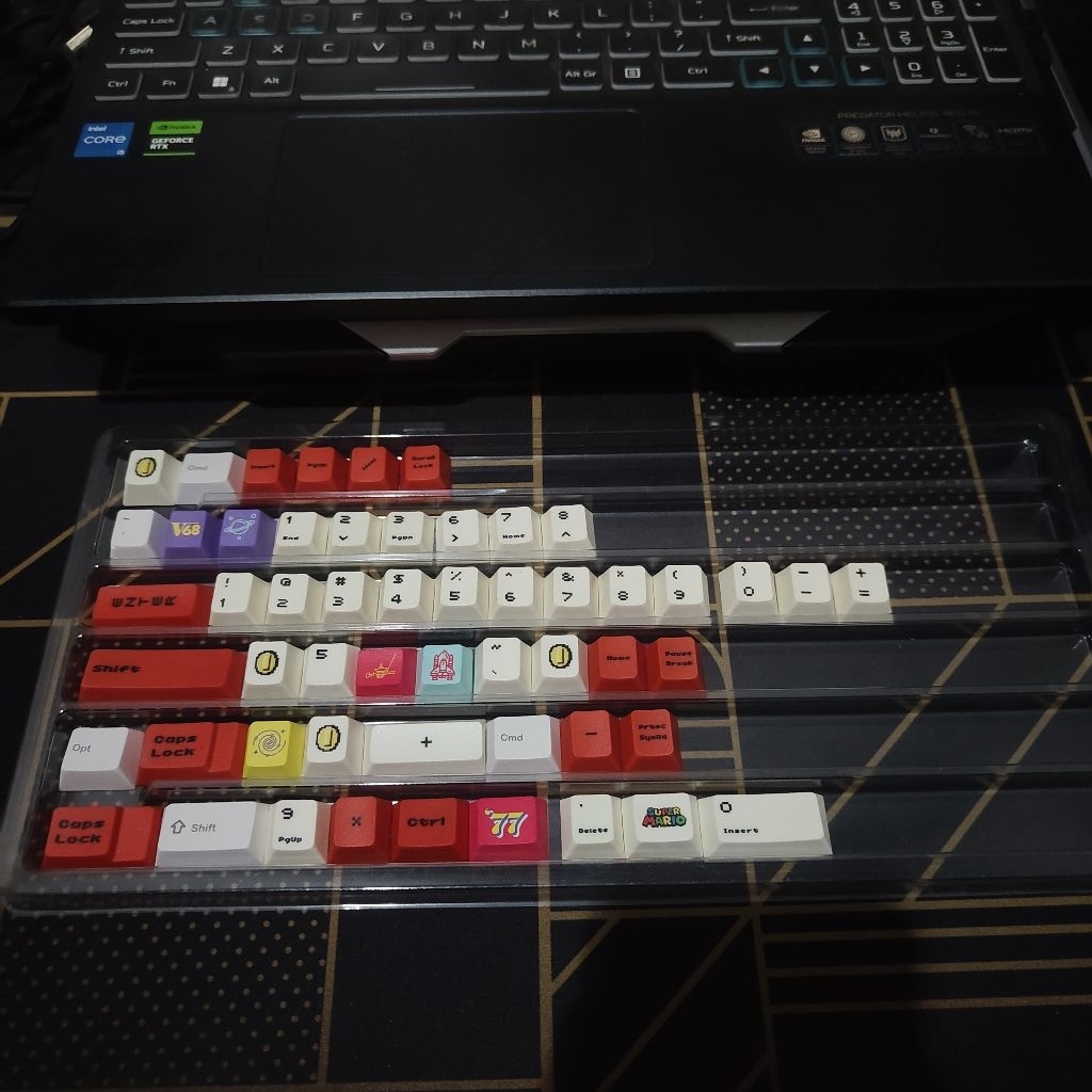 Keycaps Mario Sisaan + Voyager68
