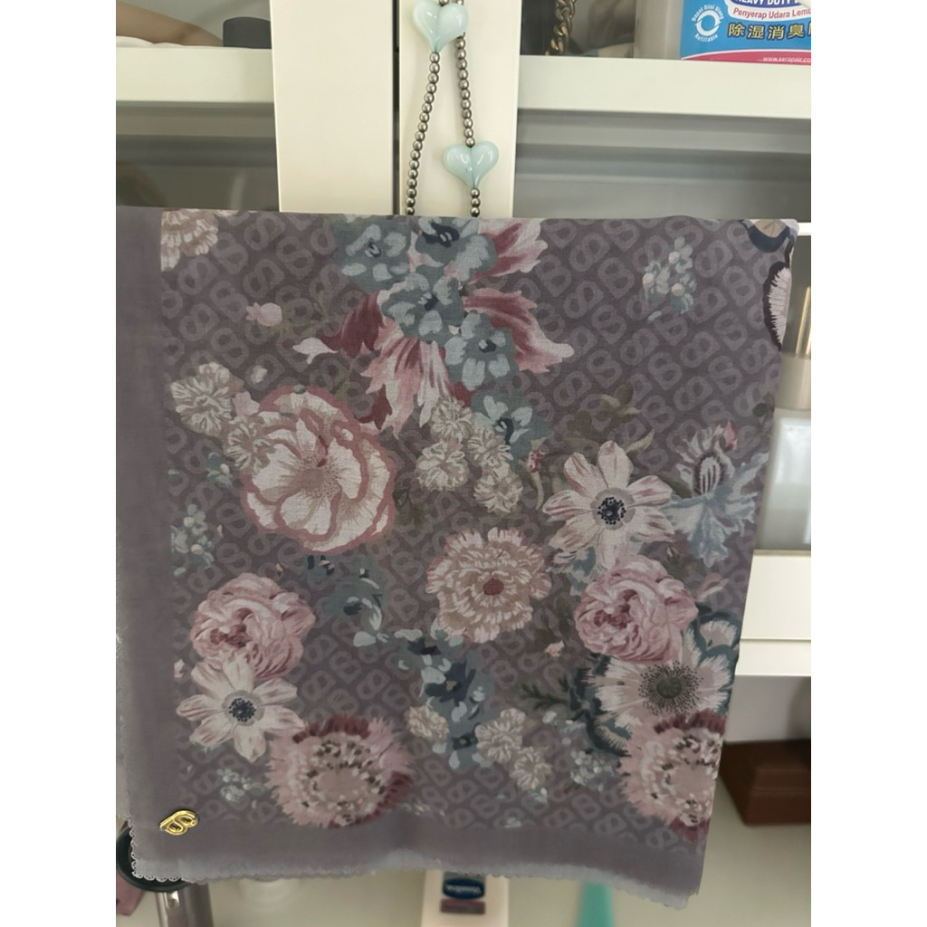 Buttonscarves daisy