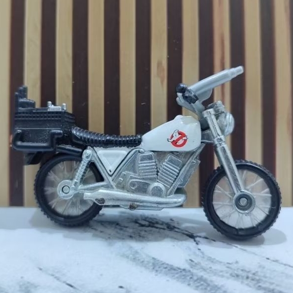 Hot Wheels Ecto 2 Ghostbusters diecast motor Mattel