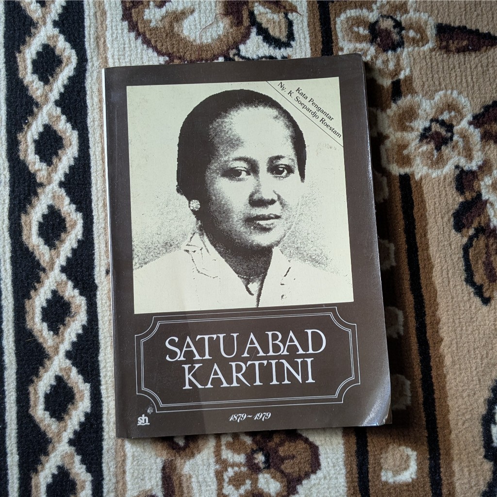 Satu Abad Kartini: Bunga Rampai Karangan Mengenai Kartini | Pustaka Sinar Harapan | Sejarah dan Pemi
