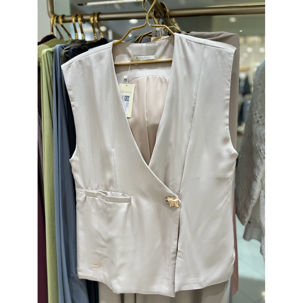 DEAR TO HEART VEST HEYLOCAL