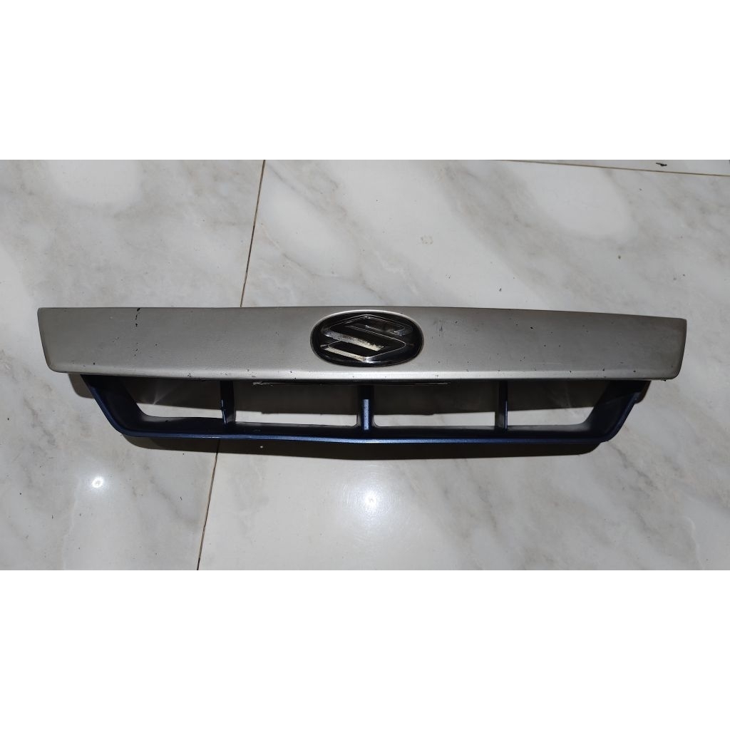 grill suzuki aerio 2004