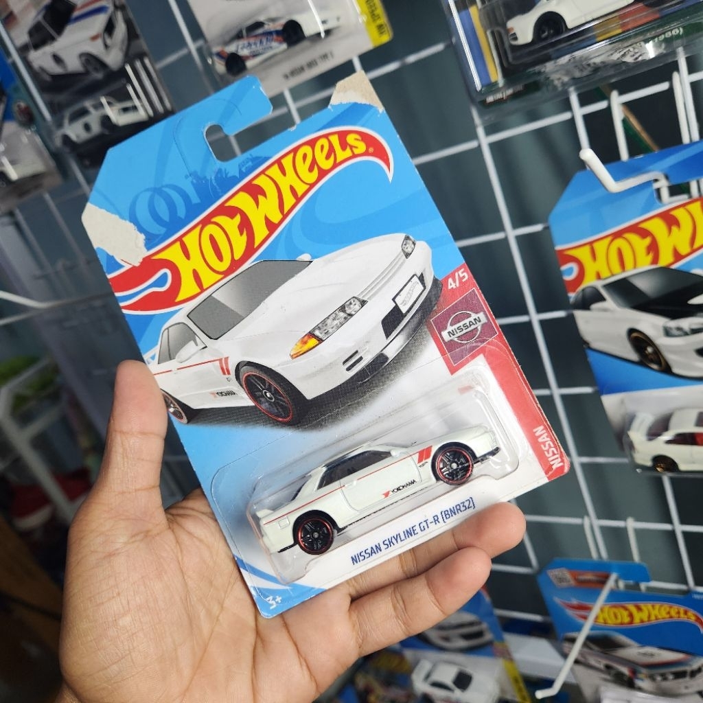 NISSAN SKYLINE GTR BNR32