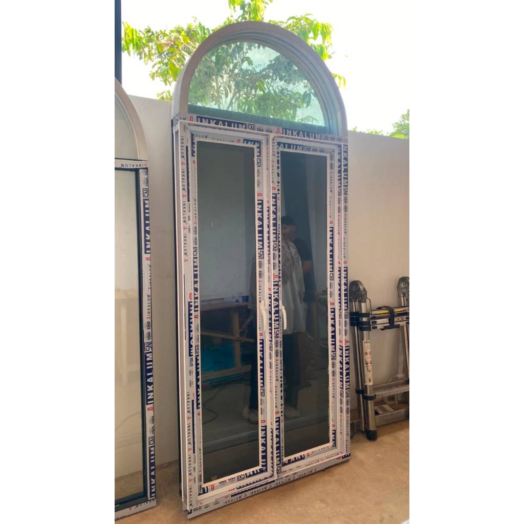 JENDELA 2 DAUN LENGKUNG BUKAAN SWING BISA CUSTOM UKURAN