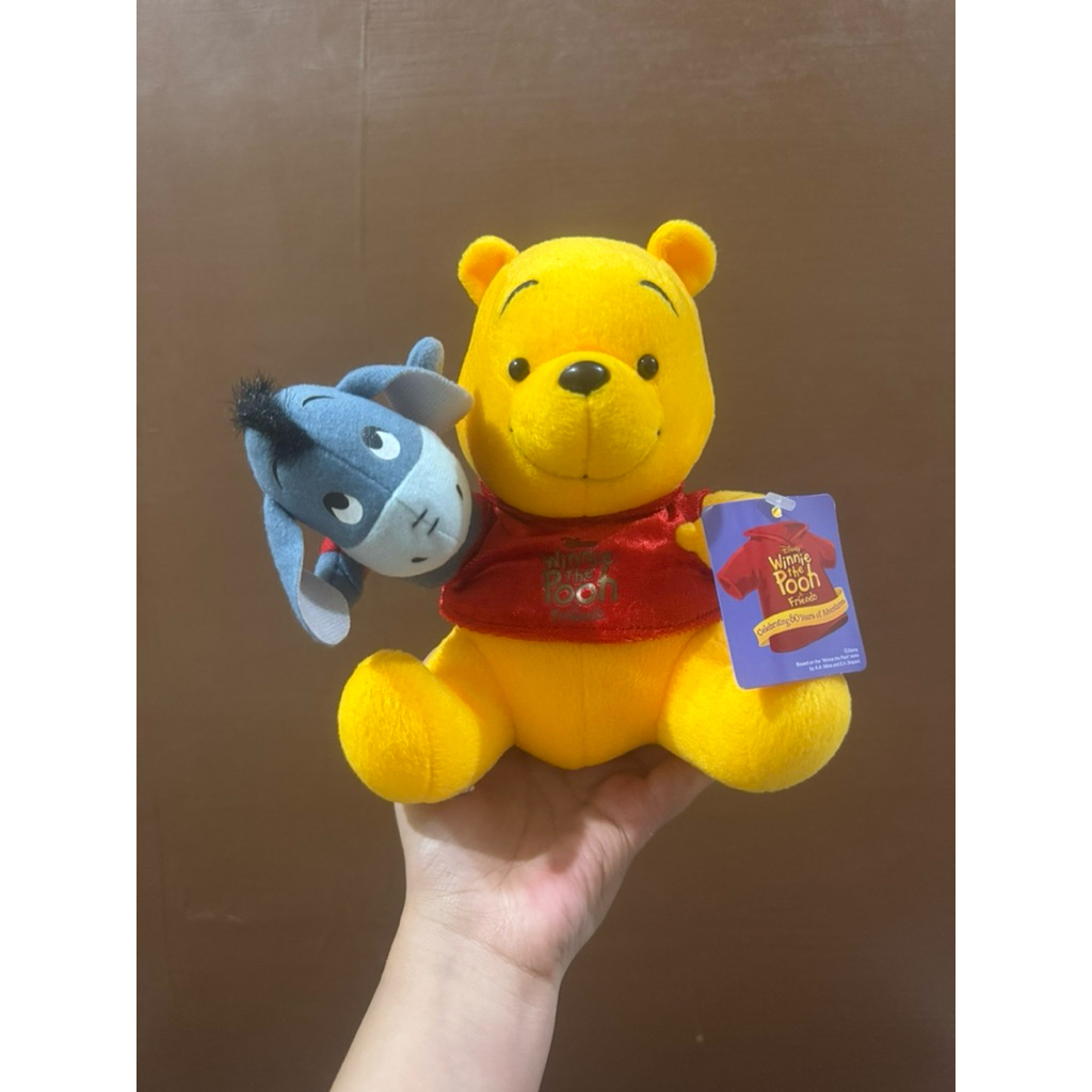 Boneka Karakter Winnie the Pooh with Eeyore size 20cm Original / Boneka Pooh pakai Handpuppet Eeyore
