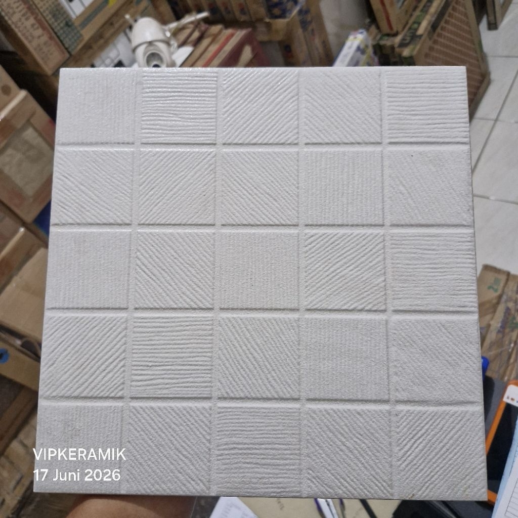 KERAMIK LANTAI KAMAR MANDI MATT ASIA TILE  ALPHA WHITE 30X30 KW1