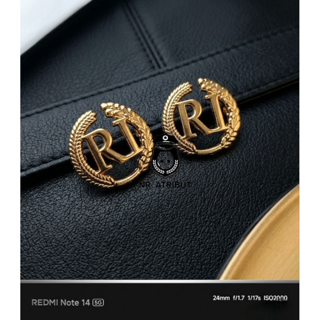 MONOGRAM UNHAN RI PIN KERAH UNHAN PREMIUM