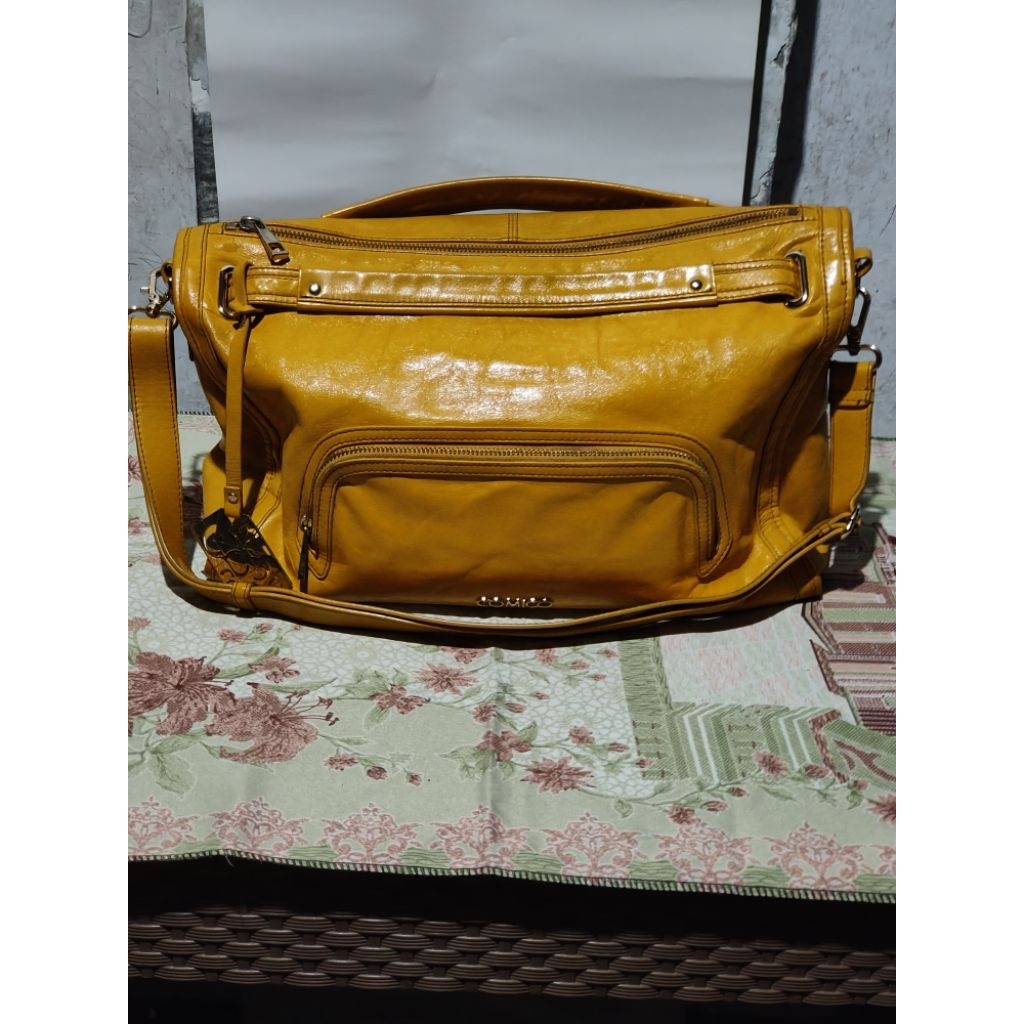 tas selempang warna kuning kulit