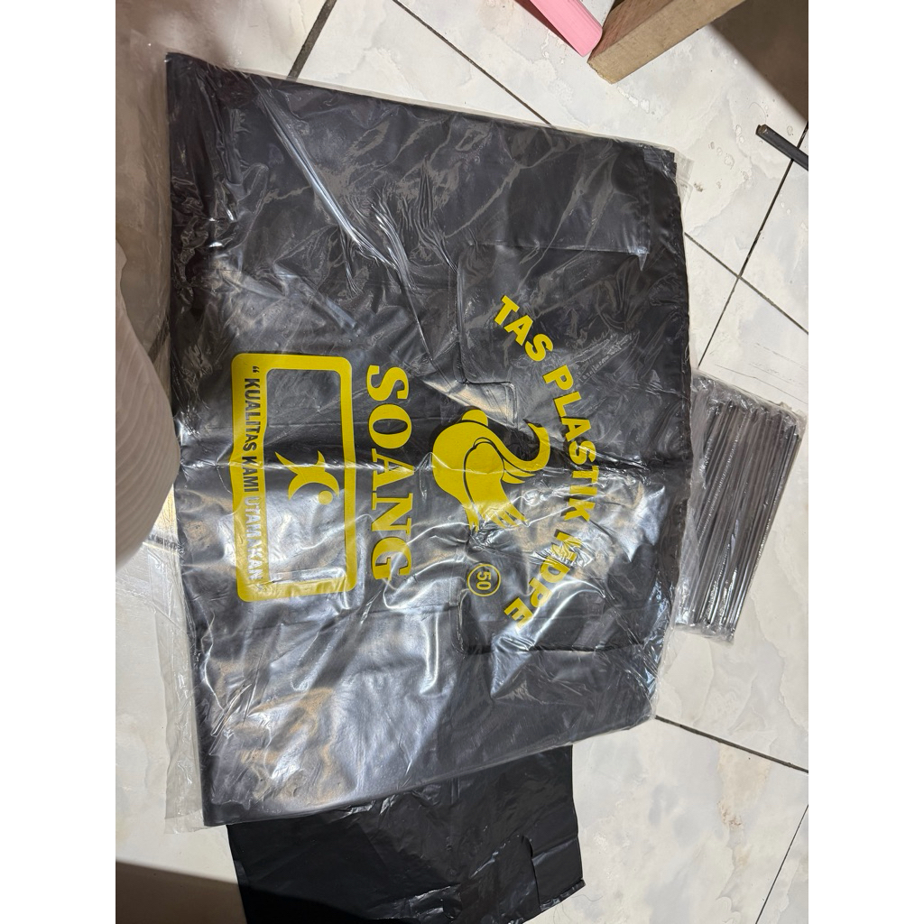 kantong kresek hitam soang uk 50 berat 300 gr