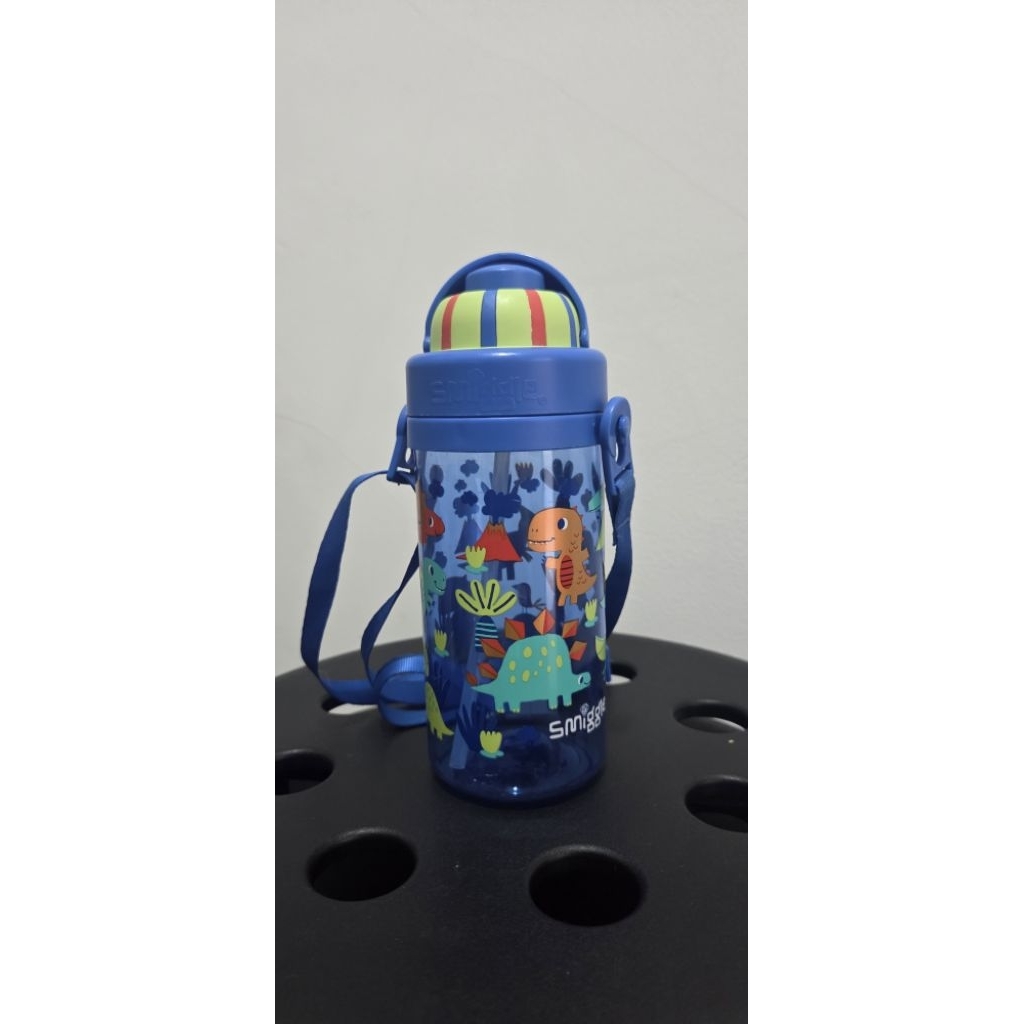 Preloved Botol Minum Plastik dengan Tali Dinosaurus Smiggle 400 ml Teeny Tiny Dinosaurs Plastic Bott
