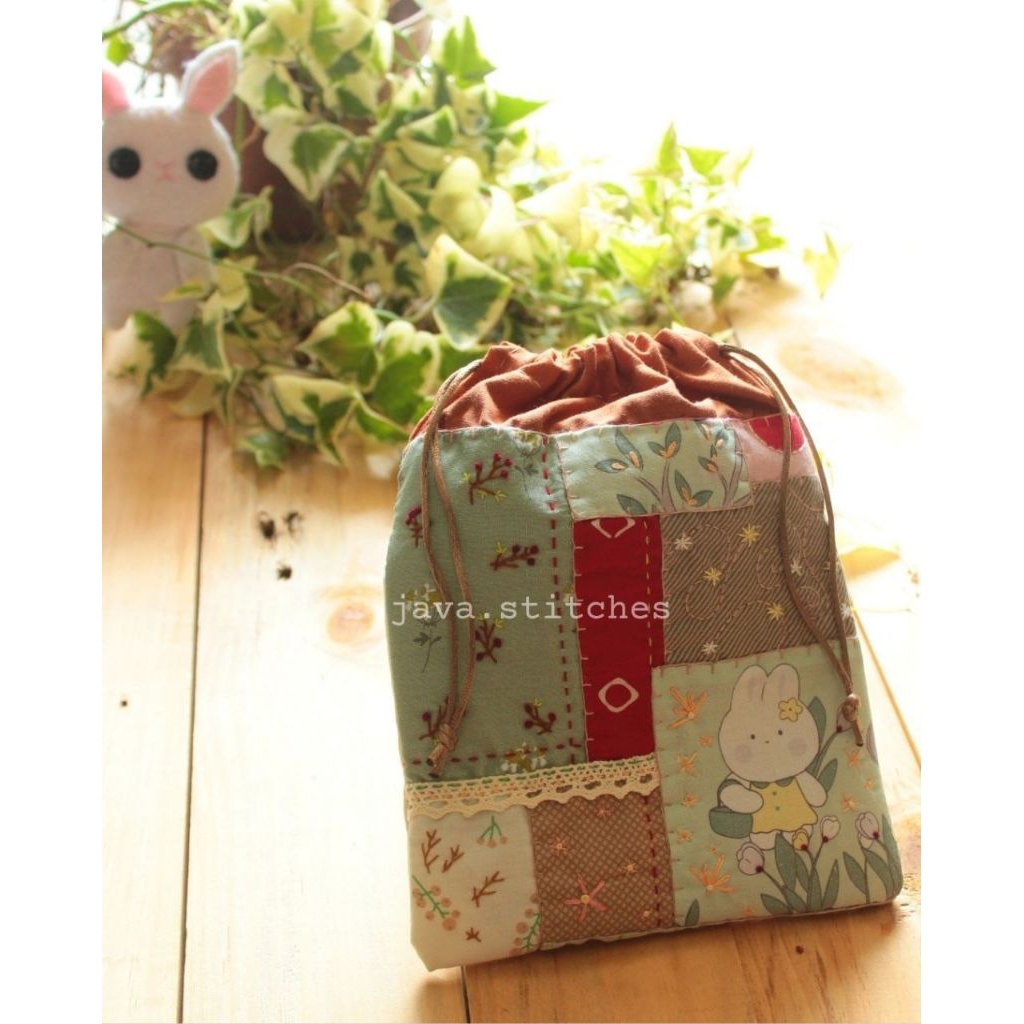 puffy string pouch | tas kantong serut kain perca bertali lapis busa full jahit & sulam tangan (hand