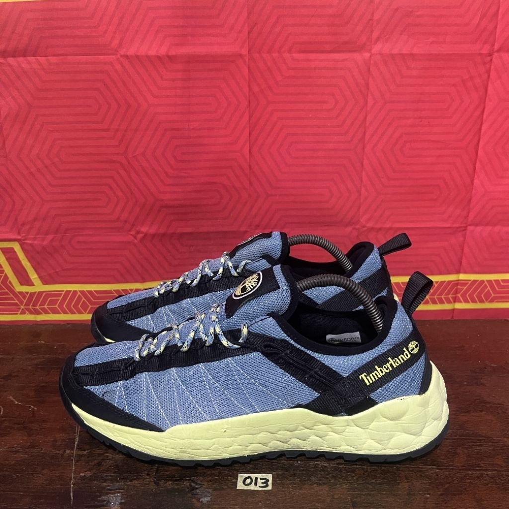 sepatu hiking/outdoor timberland solar wave low size 43