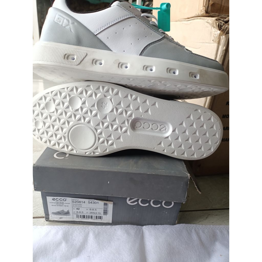 sepatu sneaker ecco
