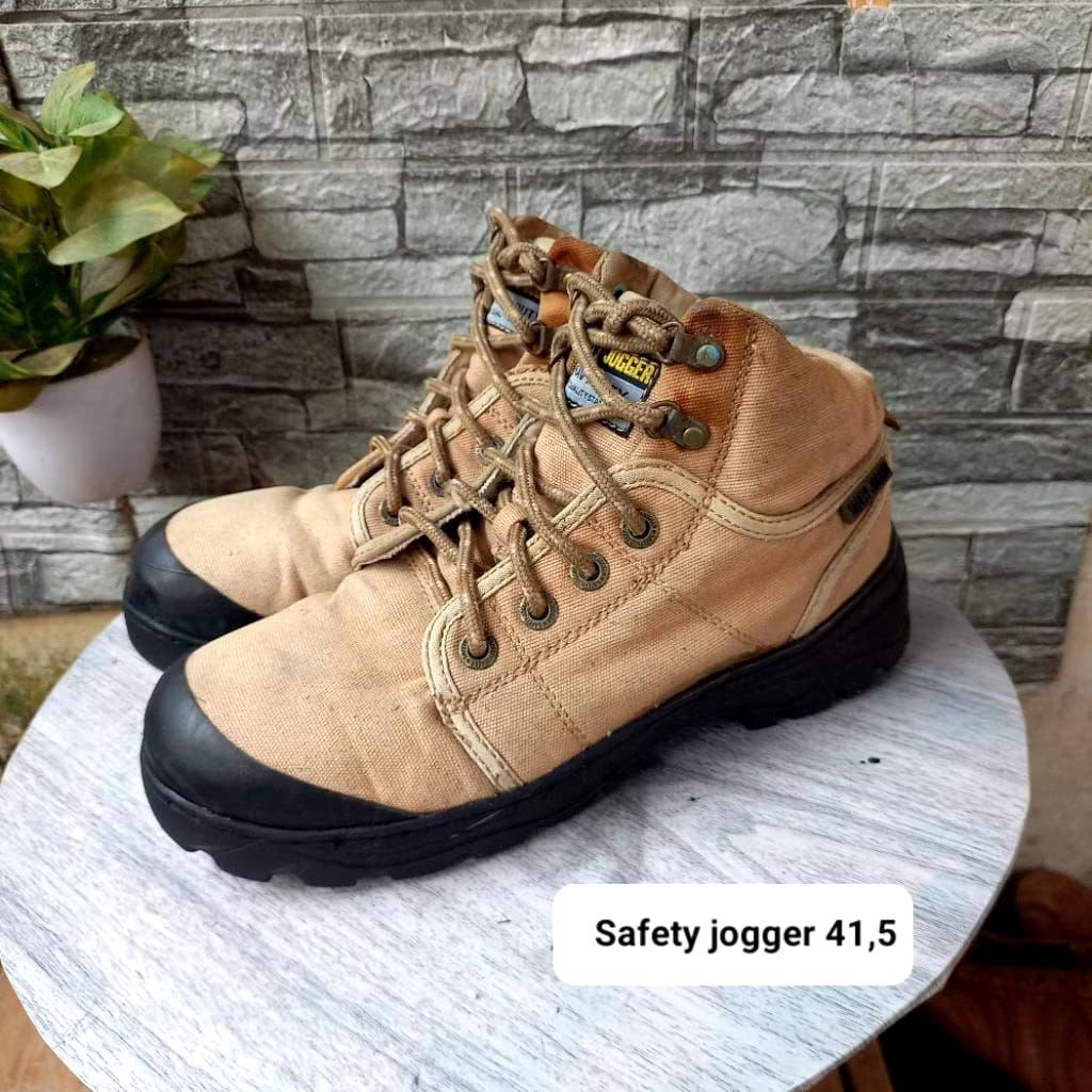 Sepatu bekas/second safety ujung besi merk safety jogger size41 insol26,5cm